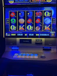 Mobile device displaying slot game interface optimized for smartphone users